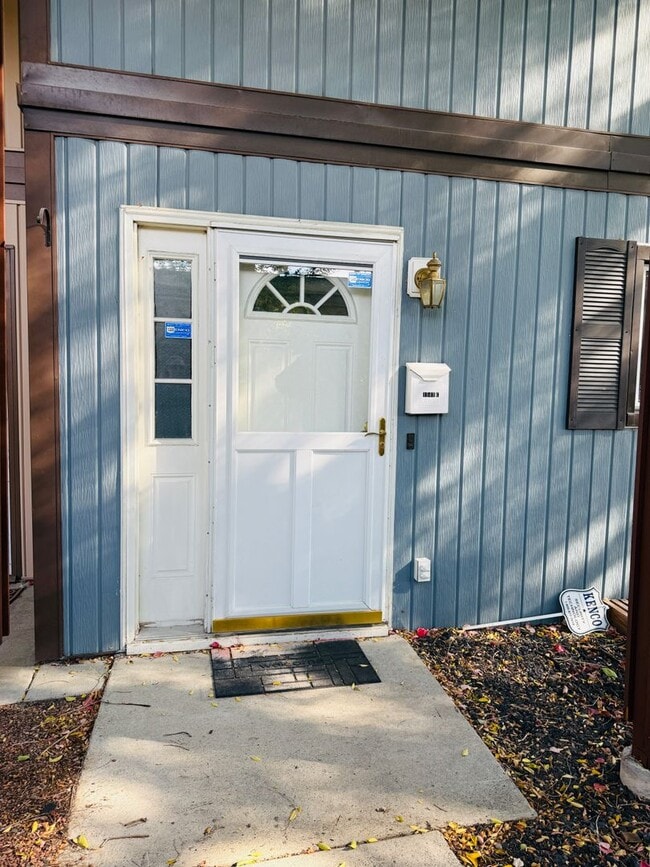 Building Photo - December Free and January HALF OFF! West End Condo with Deck, Central AC and community pool