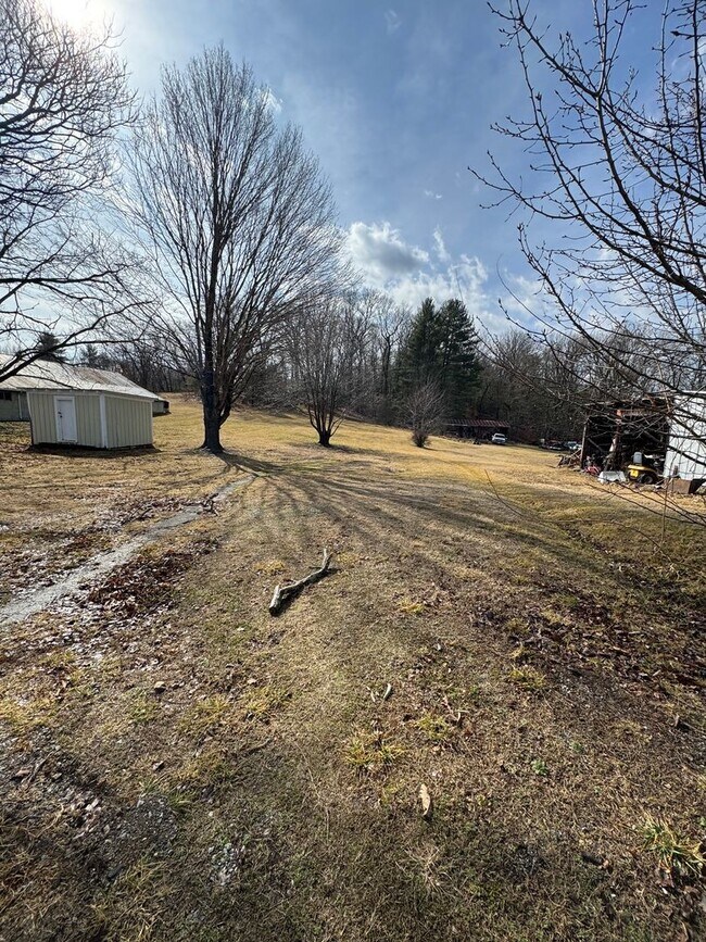 Building Photo - Charming 3 Bedroom 1.5 Bath Home