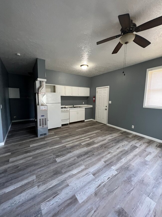 Building Photo - Charming 2 bed 1 bath!