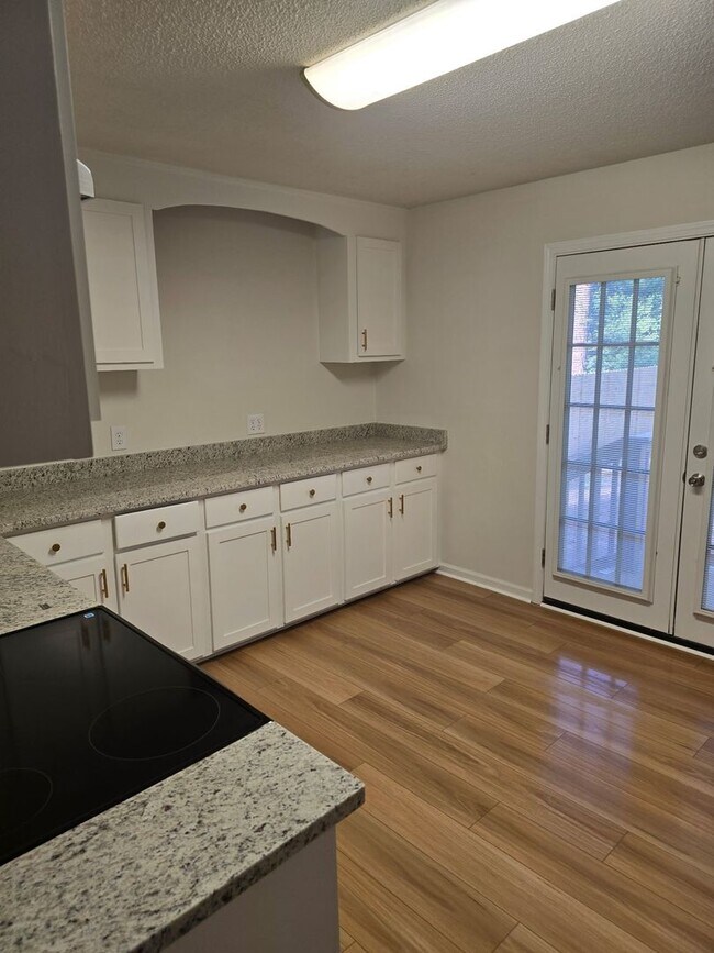 Building Photo - Renovated Home 3 bedroom 1.5 bath with new...