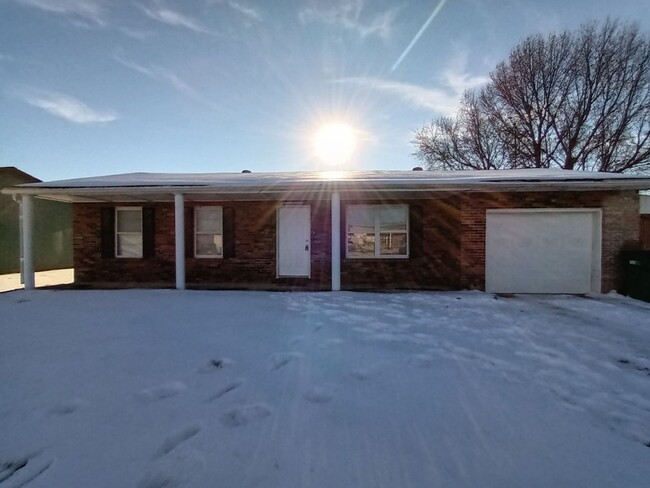 Primary Photo - 3 Bedroom 2 Bath Home for rent in Cahokia ...