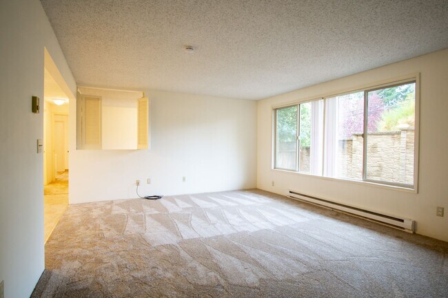 Building Photo - $500 OFF!! Garden-Level 2 Bed 2 Bath with ...