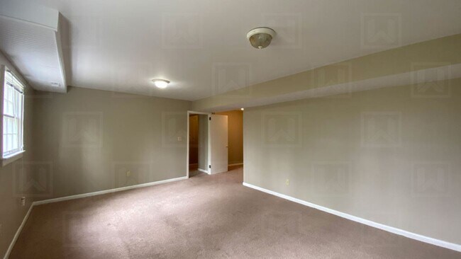 Building Photo - Excellent 4 Bedroom House in Bluff Park Co...