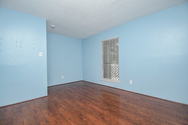Building Photo - 10603 S Wilcrest Dr