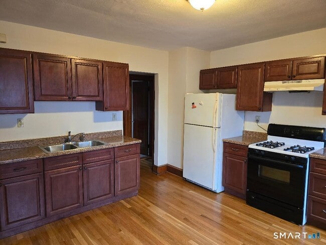 Building Photo - 39 Starview Ave