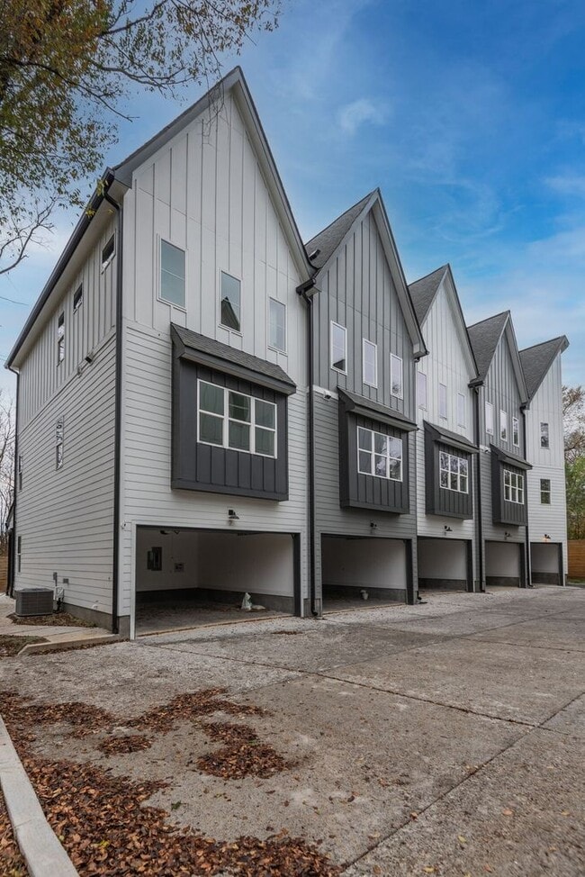 Building Photo - Welcome to Your Stylish Haven in Vibrant East Nashville!