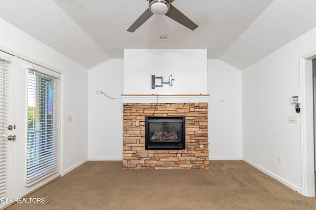 Building Photo - 2084 Allenridge Dr