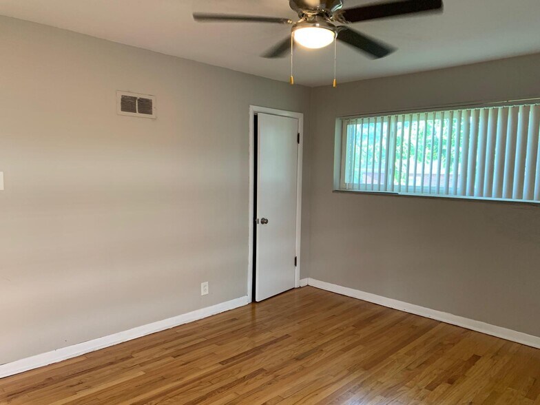 Main Bedroom - 7107 Dartmouth Ave
