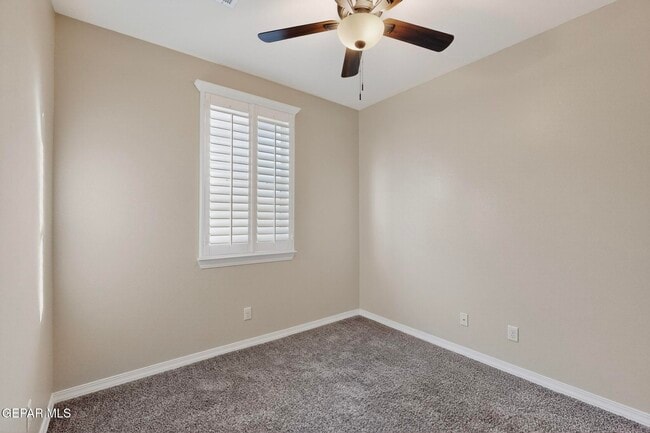 Building Photo - 220 S Manzanita Dr