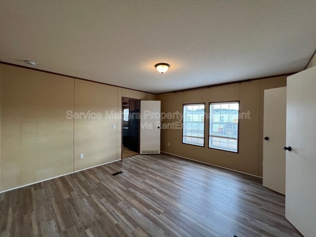 Building Photo - 4831 Douglas Dr