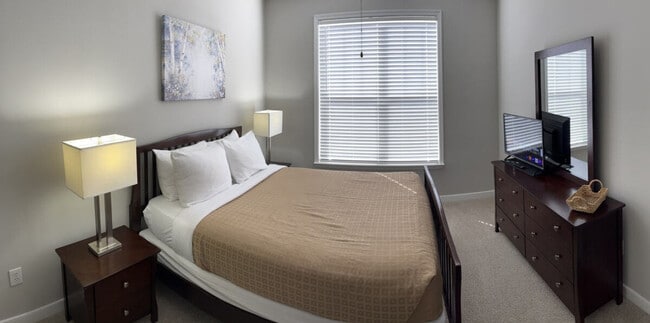 Building Photo - 1024 Cranbrook Dr