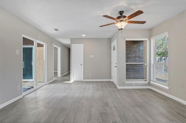 Building Photo - 9724 Summerwood Cir