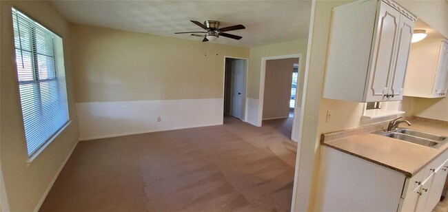 Building Photo - 616 Cambridge Dr