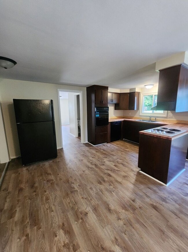 Building Photo - Now leasing for July 1st!