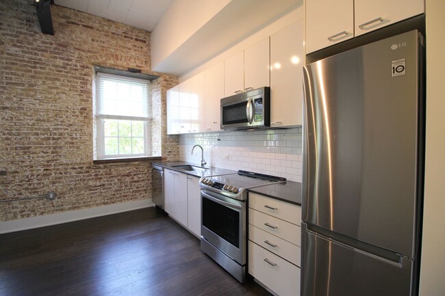 Building Photo - Luxury Loft in historic setting