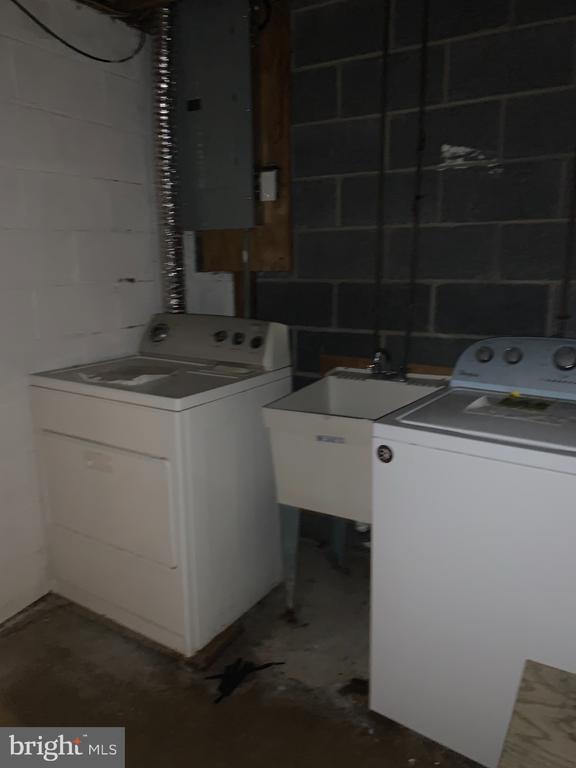 Building Photo - 455 Ridgemore St