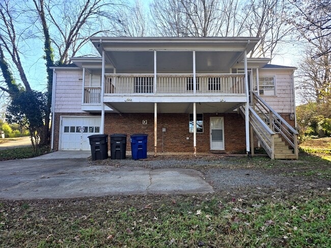 Building Photo - 1831 W 1st St