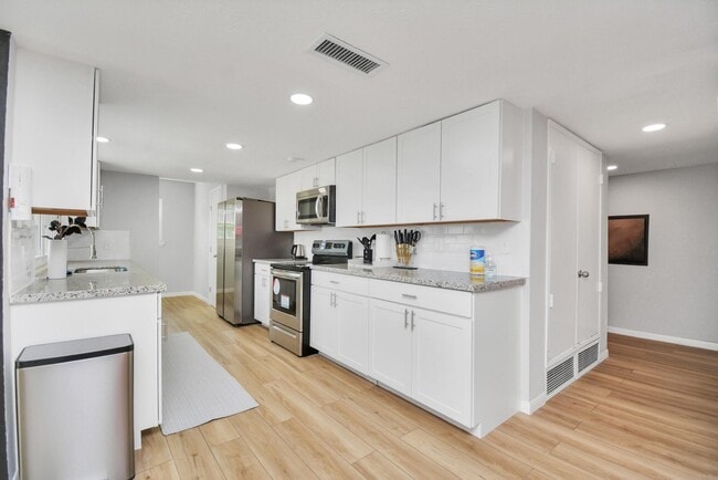 Building Photo - 15627 Sierra Valle Dr