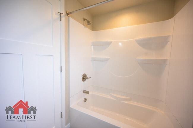 Building Photo - 2022 Terry Ln