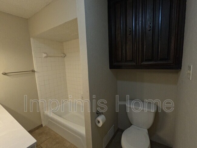 Building Photo - 430 Ridgewood Dr
