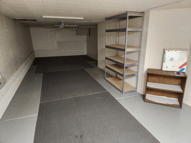 Building Photo - Spacious Country Club Home | 2,900+ Sq Ft | A/C | 3-Car Garage