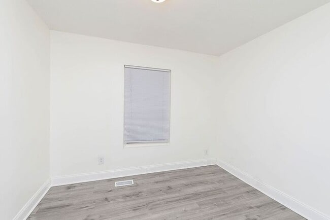 Building Photo - Charming Remodeled 2 Bedroom 1 Bath Near Fountain Square!