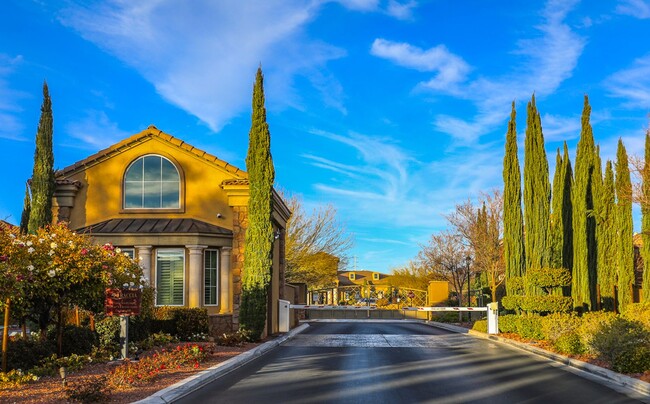 Building Photo - Beautiful 3 Bedroom Home In Summerlin Guar...