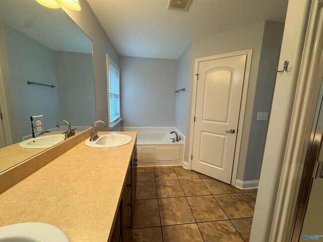 Building Photo - 212 Grantham Cir
