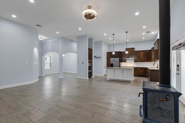 Building Photo - 127 Medlar Dr