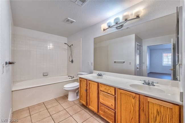 Building Photo - 3327 Erva St