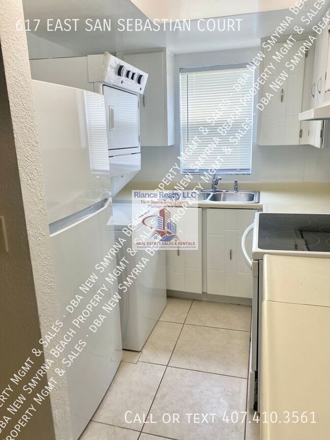 Building Photo - 617 E San Sebastian Ct