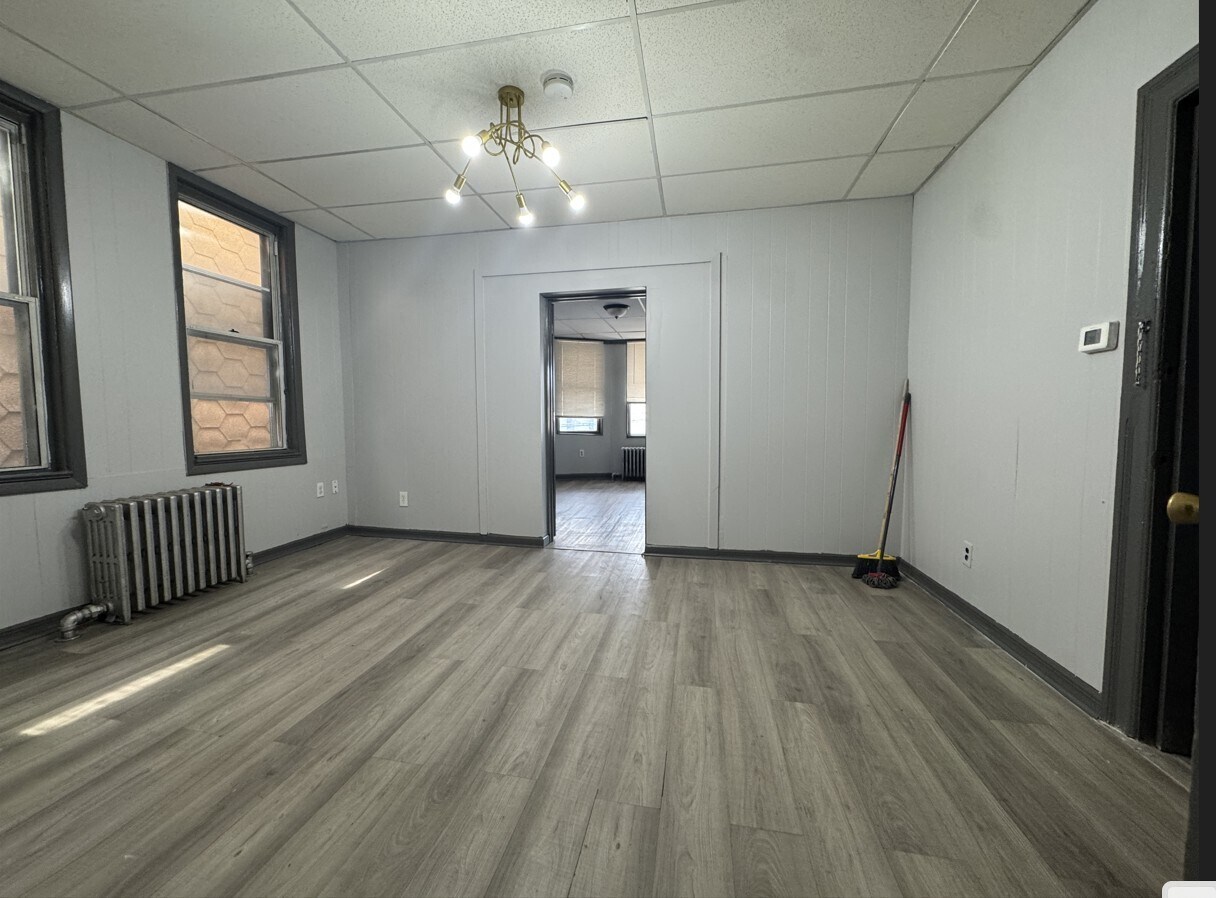 Building Photo - 154 Bayview Ave