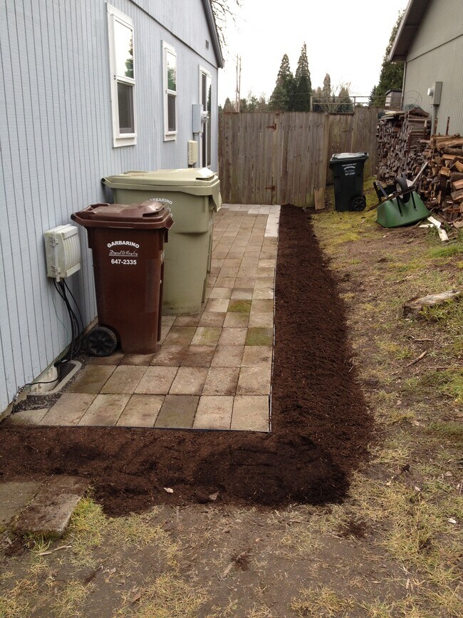 Side yard - 19670 NW Pondosa Ct