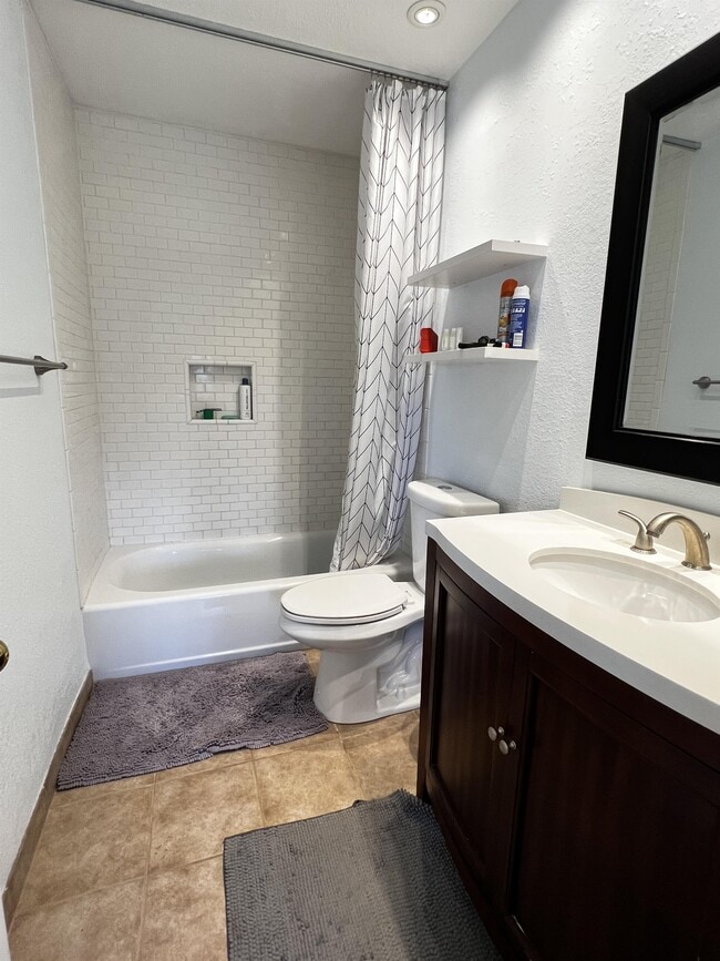 Building Photo - 1009 Tourmaline St