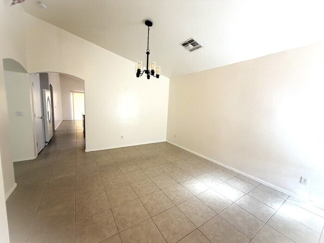 Building Photo - Cute 3-bedroom 2-bathroom home