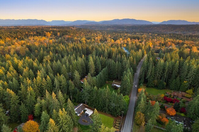 Building Photo - Redmond 4BD / 3BA Home with Central A/C on 3 Acres – Available Now