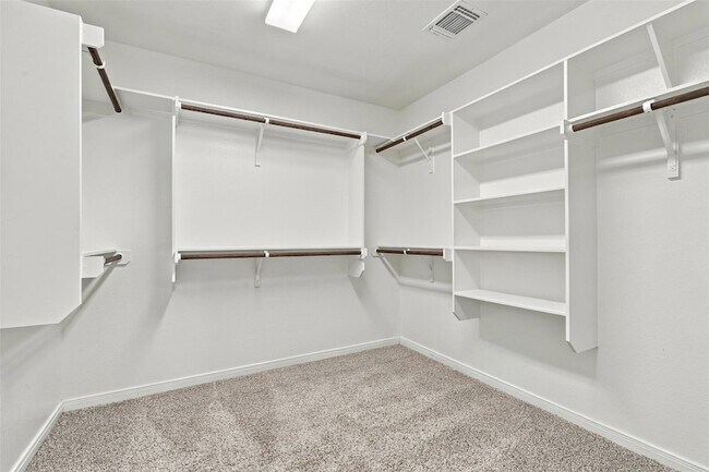 Building Photo - 808 Fallbrook Dr
