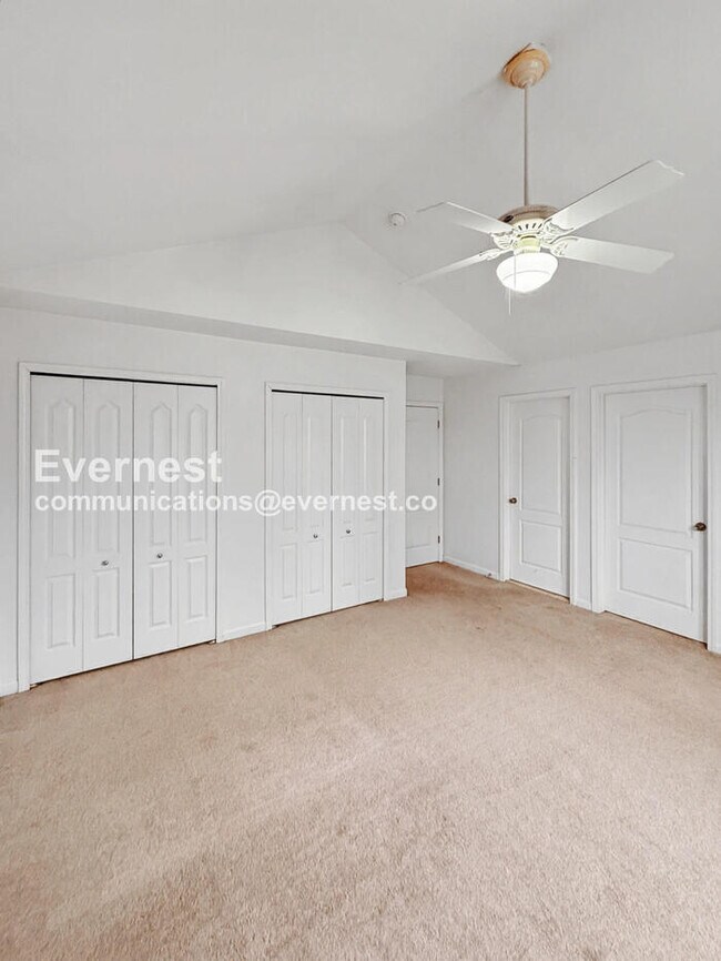 Building Photo - Spacious 3 Bed, 2.5 Bath Home with Fenced Yard and Attached Garage