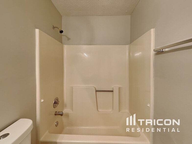 Building Photo - 123 Indian Hills Dr