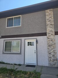 Building Photo - 2343 Shawnee Dr