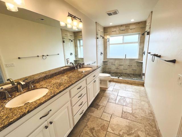 Building Photo - 1420 Tres Hermanas Way