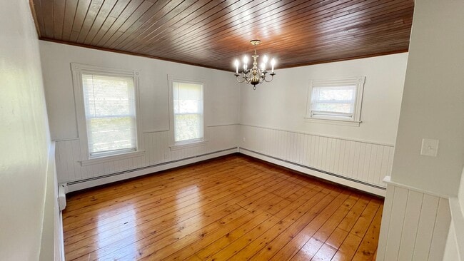 Building Photo - Gorgeous 3BR 1 Bathroom in Leominster