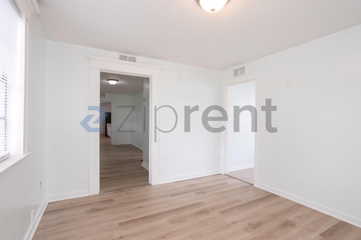 Building Photo - Unit