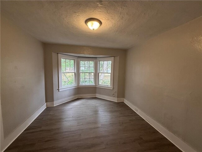 Building Photo - 1321 SpringHill Ave