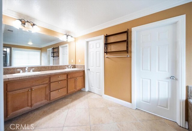 Building Photo - 36071 Horseshoe Ct