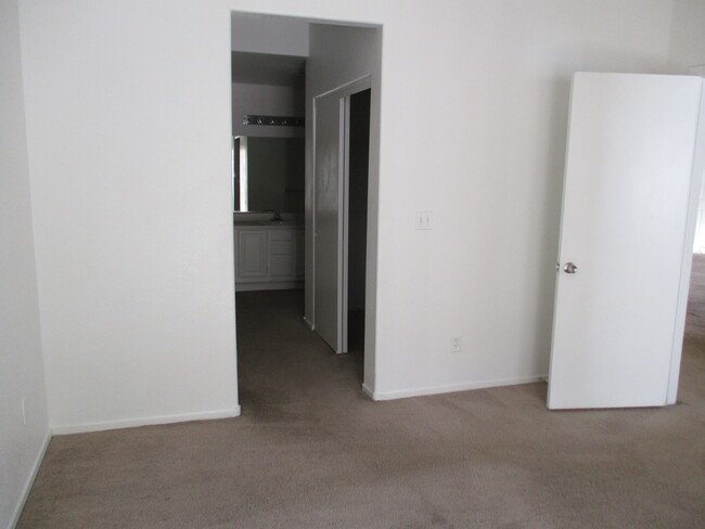 Building Photo - 5125 W Reno Ave