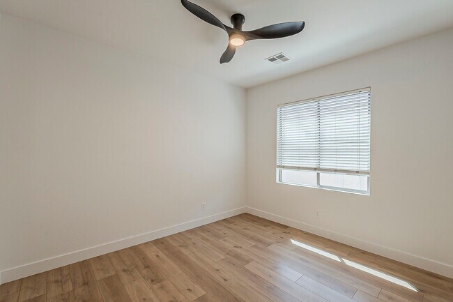 Building Photo - 3877 S Coach House Dr