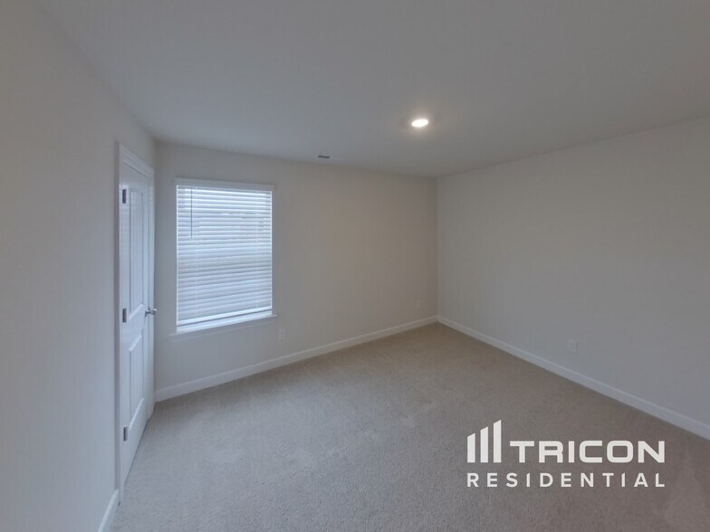 Building Photo - 2404 Nabali Wy