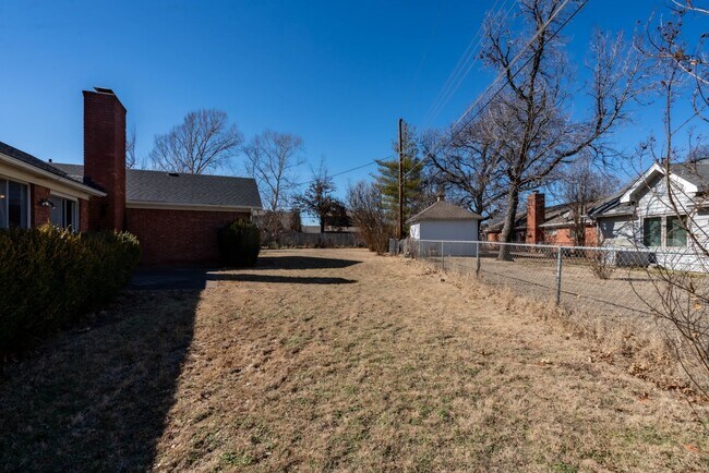 Building Photo - 4 Bedroom Home Available For Immediate Move In!!