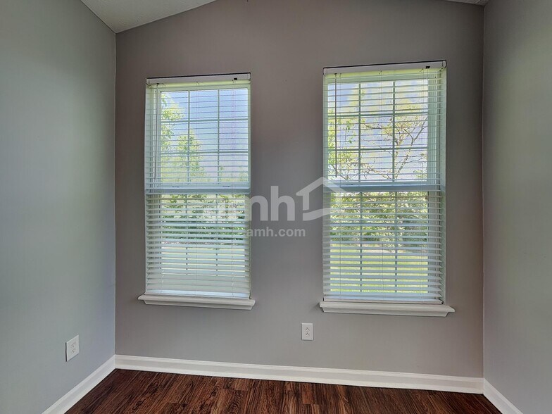 Building Photo - 5808 W Port Dr